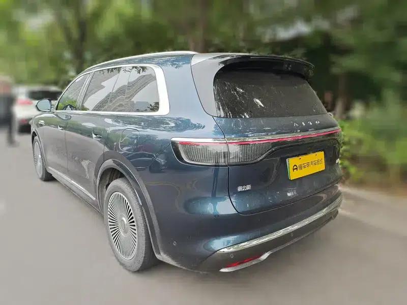 Wenjie M8 2025 Extended Range Max+ 6-Seat 4WD Version (192-line LiDAR) — миниатюра 6