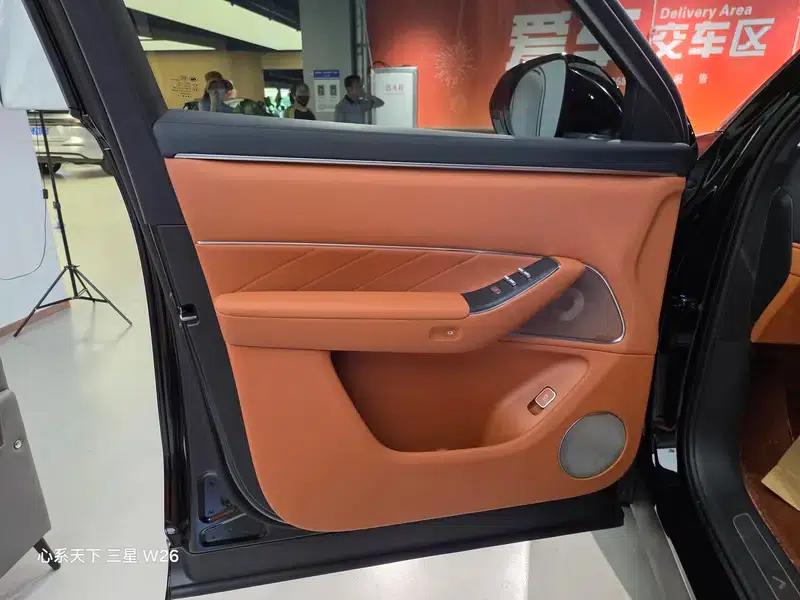 Wenjie M8 2025 Extended Range Max+ 6-Seat 4WD Version (192-line LiDAR) — миниатюра 12