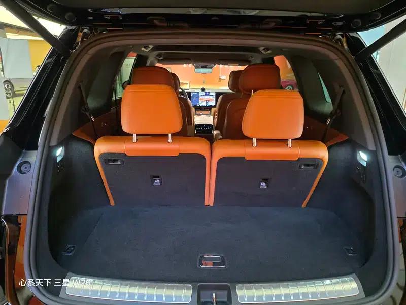 Wenjie M8 2025 Extended Range Max+ 6-Seat 4WD Version (192-line LiDAR) — миниатюра 13