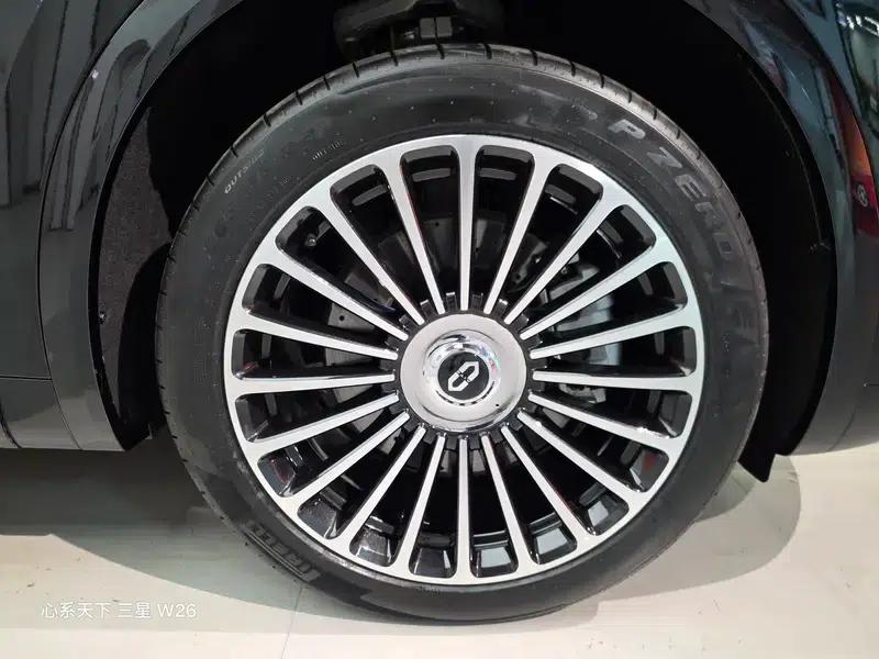 Wenjie M8 2025 Extended Range Max+ 6-Seat 4WD Version (192-line LiDAR) — миниатюра 7
