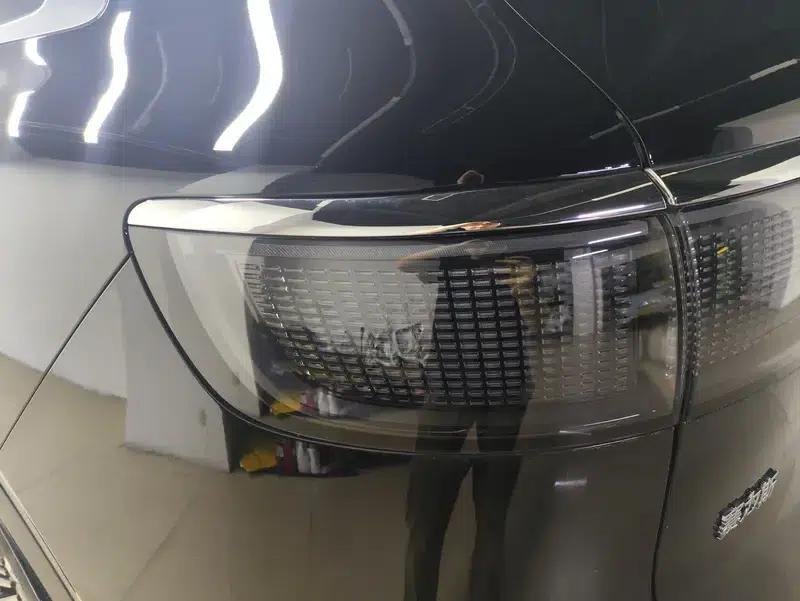 Wenjie M8 2025 Extended Range Max+ 6-Seat 4WD Version (192-line LiDAR) — миниатюра 13