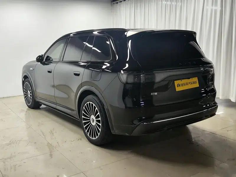 Wenjie M8 2025 Extended Range Max+ 6-Seat 4WD Version (192-line LiDAR) — миниатюра 5