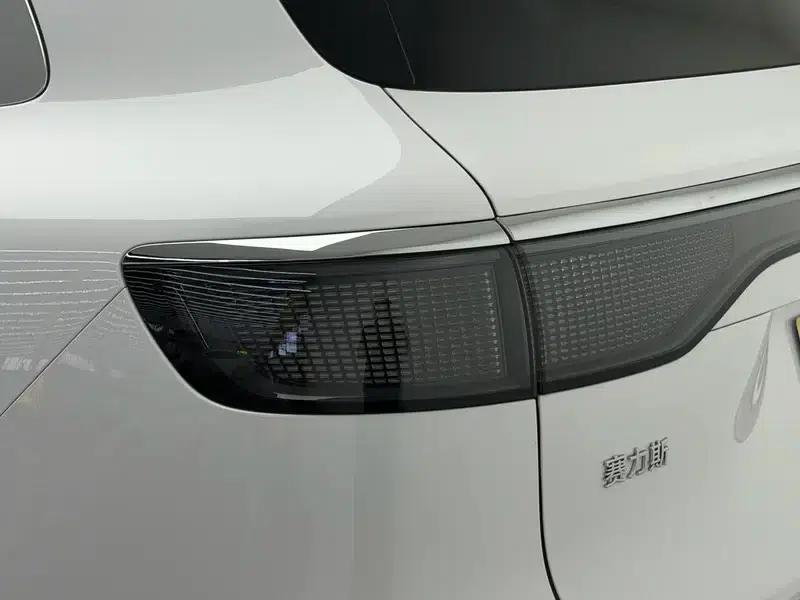 Wenjie M8 2025 Extended Range Max+ 6-Seat 4WD Version (192-line LiDAR) — миниатюра 13