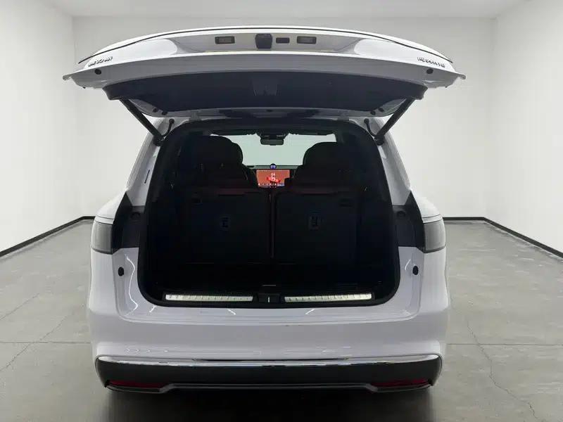 Wenjie M8 2025 Extended Range Max+ 6-Seat 4WD Version (192-line LiDAR) — миниатюра 20