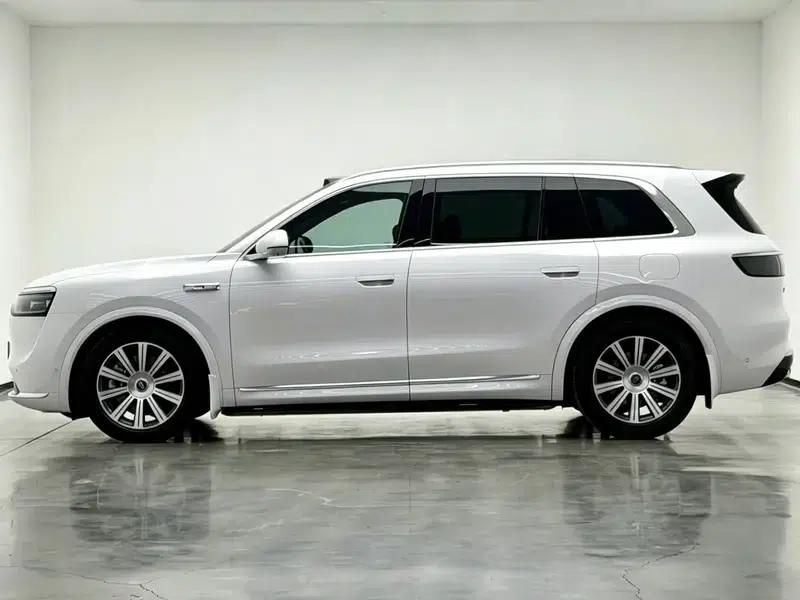 Wenjie M8 2025 Extended Range Max+ 6-Seat 4WD Version (192-line LiDAR) — миниатюра 4