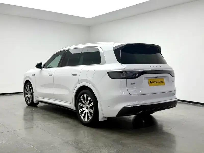 Wenjie M8 2025 Extended Range Max+ 6-Seat 4WD Version (192-line LiDAR) — миниатюра 5