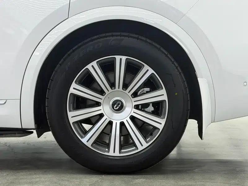 Wenjie M8 2025 Extended Range Max+ 6-Seat 4WD Version (192-line LiDAR) — миниатюра 9