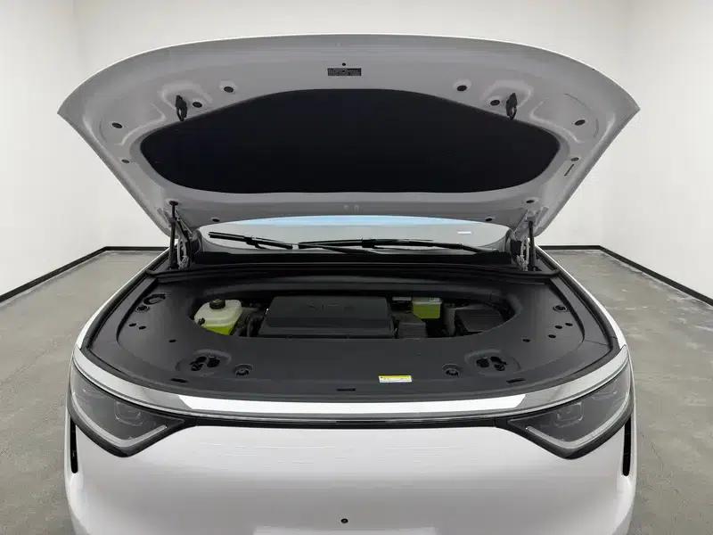 Wenjie M8 2025 Extended Range Max+ 6-Seat 4WD Version (192-line LiDAR) — миниатюра 10