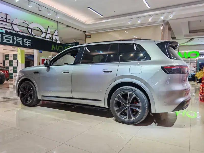 Wenjie M8 2025 Extended Range Ultra 5-Seat 4WD (192-line LiDAR) — миниатюра 3