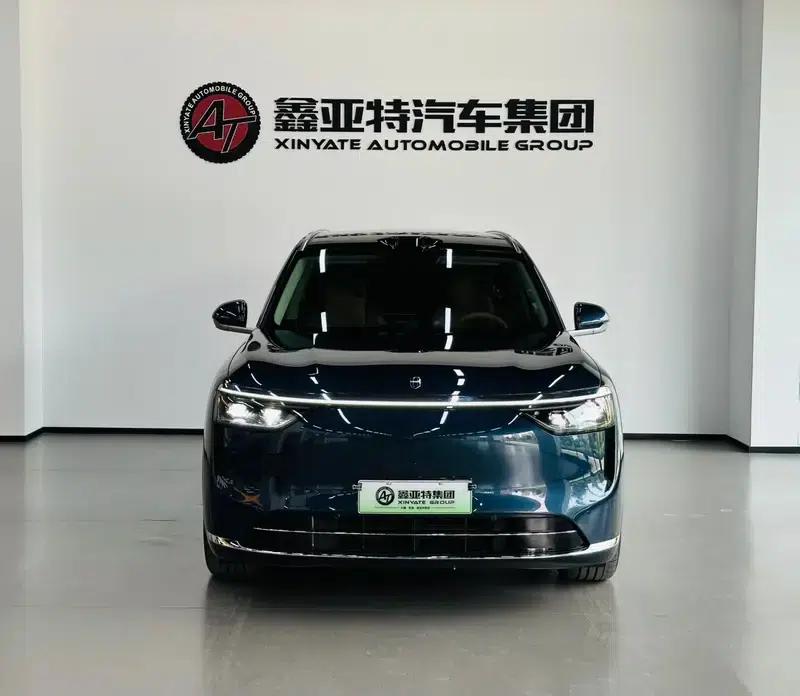 Wenjie M8 2025 Extended Range Ultra 6-Seat 4WD (192-line LiDAR) — миниатюра 2