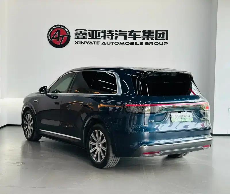 Wenjie M8 2025 Extended Range Ultra 6-Seat 4WD (192-line LiDAR) — миниатюра 4