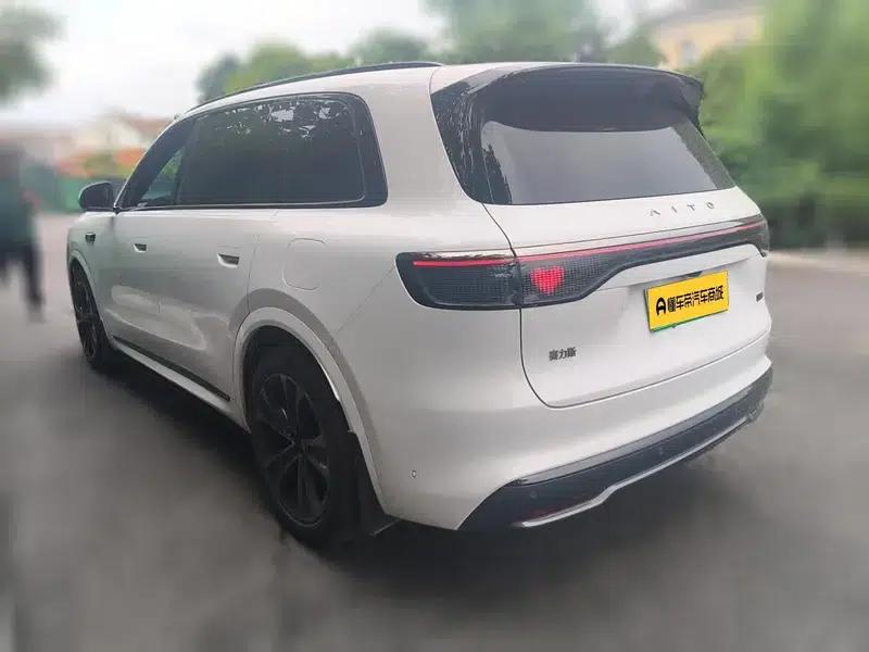 Wenjie M8 2025 Extended Range Max+ 6-Seat 4WD Version (192-line LiDAR) — миниатюра 6