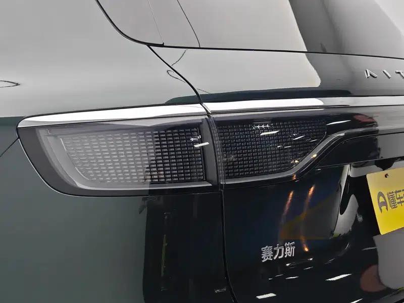 Wenjie M8 2025 Extended Range Max+ 6-Seat 4WD Version (192-line LiDAR) — миниатюра 13