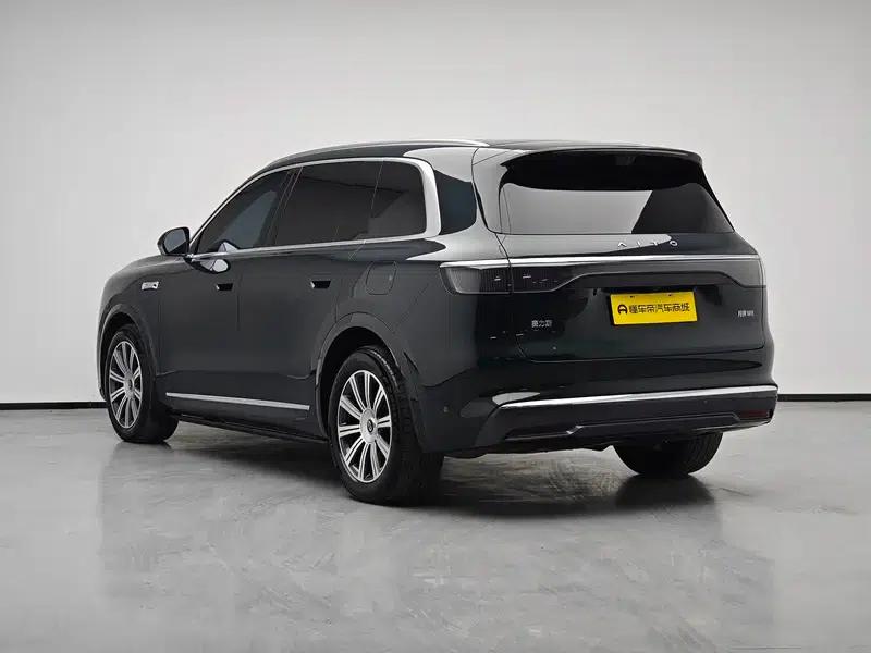Wenjie M8 2025 Extended Range Max+ 6-Seat 4WD Version (192-line LiDAR) — миниатюра 5