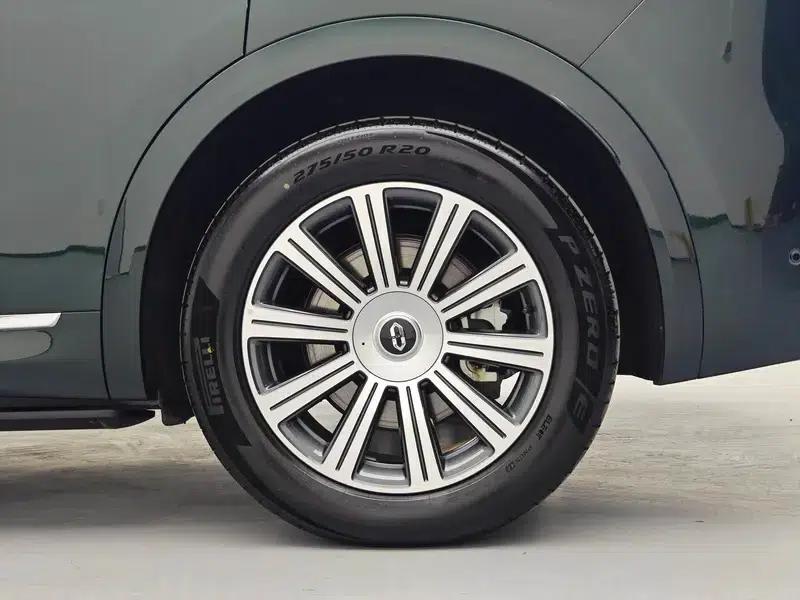 Wenjie M8 2025 Extended Range Max+ 6-Seat 4WD Version (192-line LiDAR) — миниатюра 9