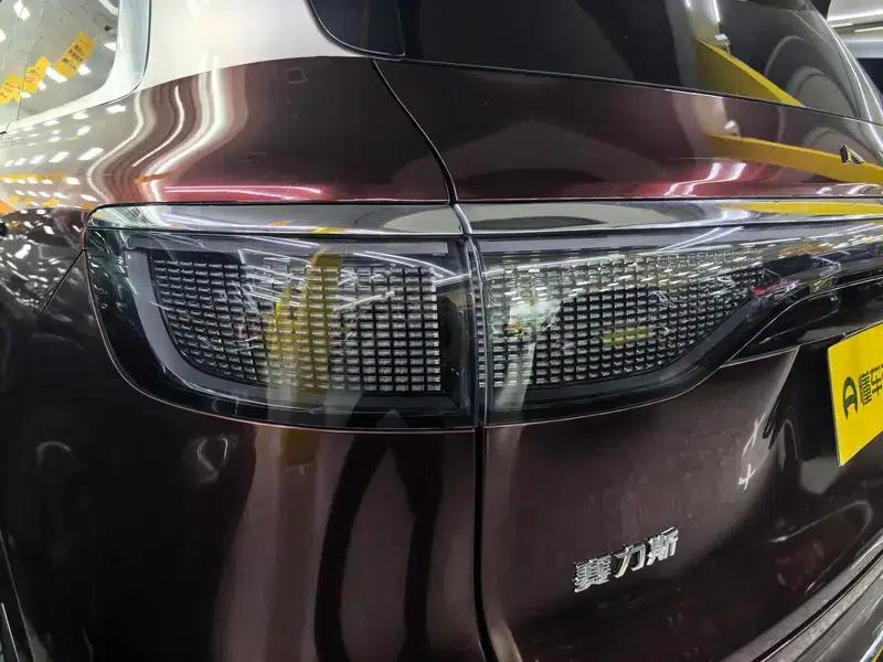 Wenjie M8 2025 Extended Range Max 5-Seat Version (192-line LiDAR) — миниатюра 13
