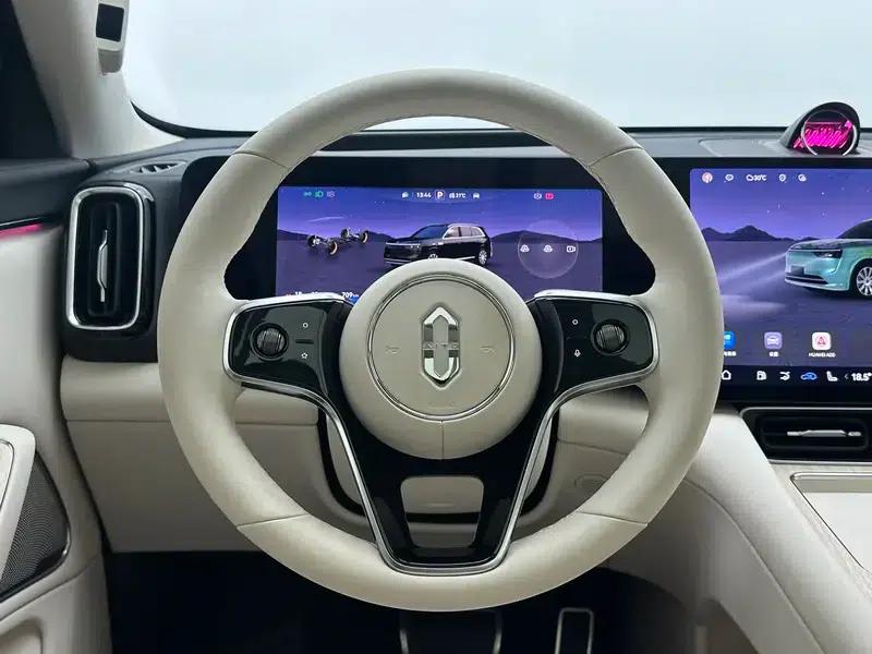 Wenjie M8 2025 Extended Range Max 5-Seat Version (192-line LiDAR) — миниатюра 16