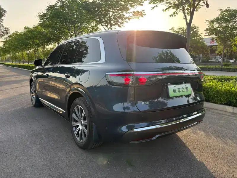 Wenjie M8 2025 Pure Electric Max+ 5-Seat 4WD Version (192-line LiDAR) — миниатюра 5