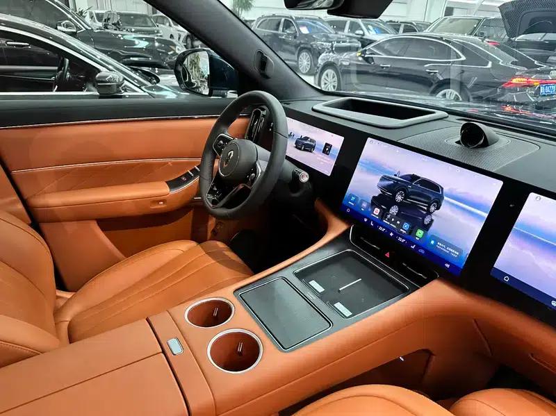 Wenjie M8 2025 Extended Range Max+ 5-Seat 4WD Version (192-line LiDAR) — миниатюра 19