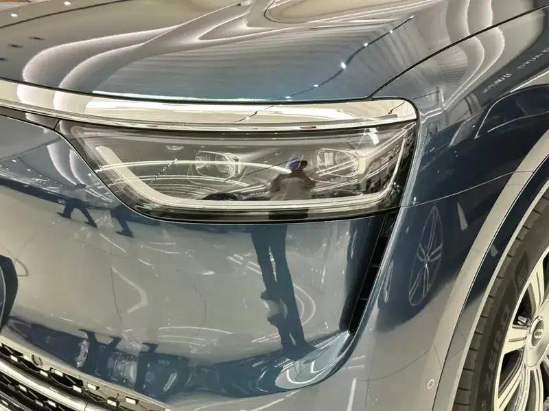 Wenjie M8 2025 Extended Range Max+ 5-Seat 4WD Version (192-line LiDAR) — миниатюра 7