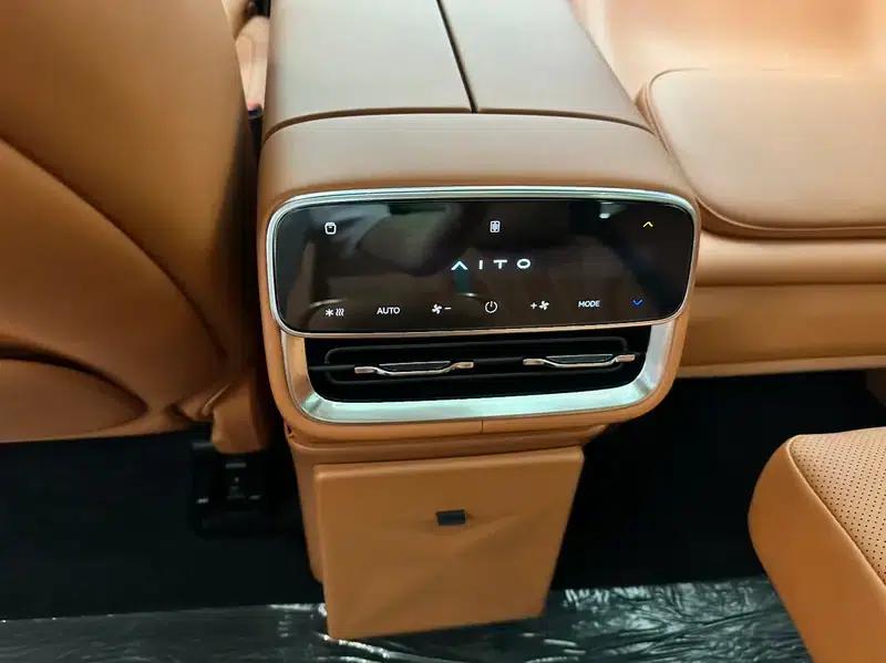 Wenjie M8 2025 Extended Range Max+ 5-Seat 4WD Version (192-line LiDAR) — миниатюра 10