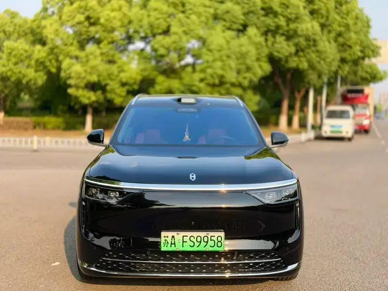 Wenjie M8 2025 Extended Range Max+ 6-Seat 4WD Version (192-line LiDAR) — миниатюра 2