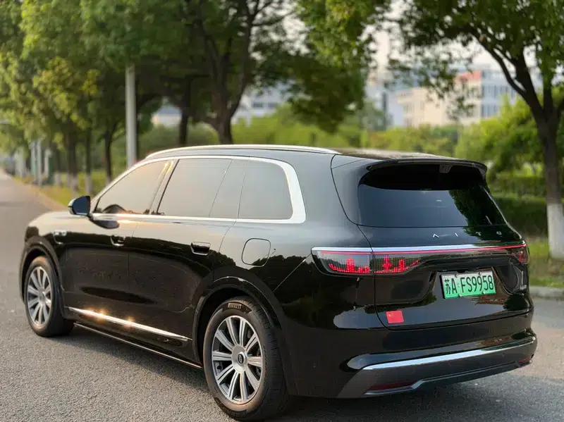 Wenjie M8 2025 Extended Range Max+ 6-Seat 4WD Version (192-line LiDAR) — миниатюра 4