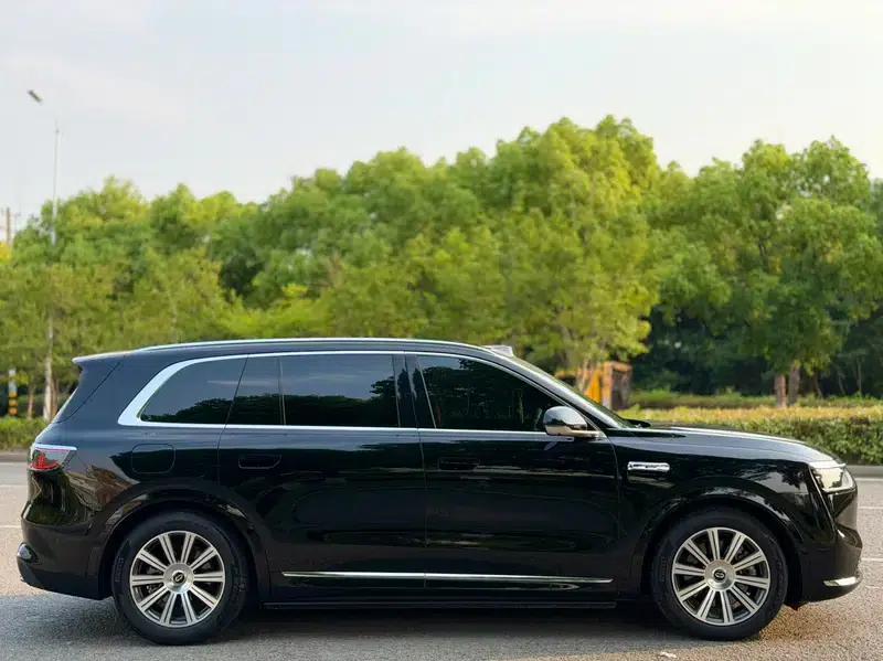 Wenjie M8 2025 Extended Range Max+ 6-Seat 4WD Version (192-line LiDAR) — миниатюра 7