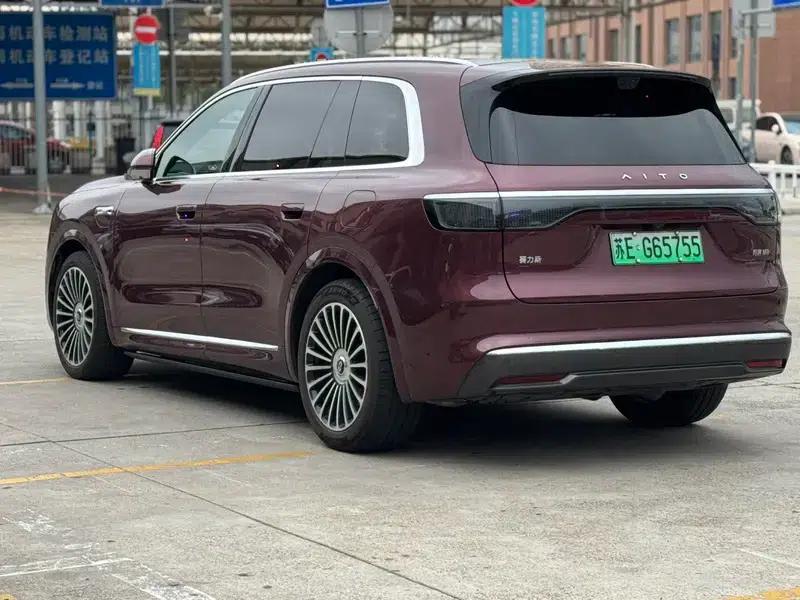 Wenjie M8 2025 Extended Range Ultra 5-Seat 4WD (192-line LiDAR) — миниатюра 4