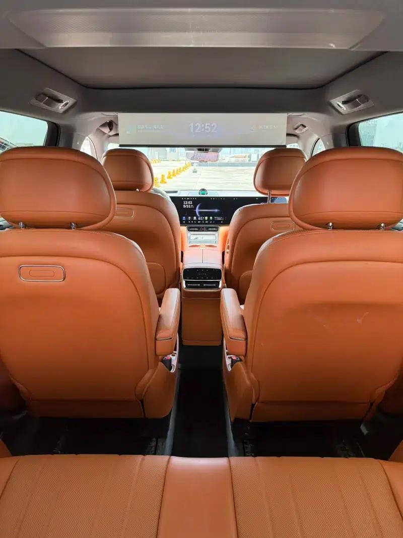 Wenjie M8 2025 Extended Range Ultra 6-Seat 4WD (192-line LiDAR) — миниатюра 6