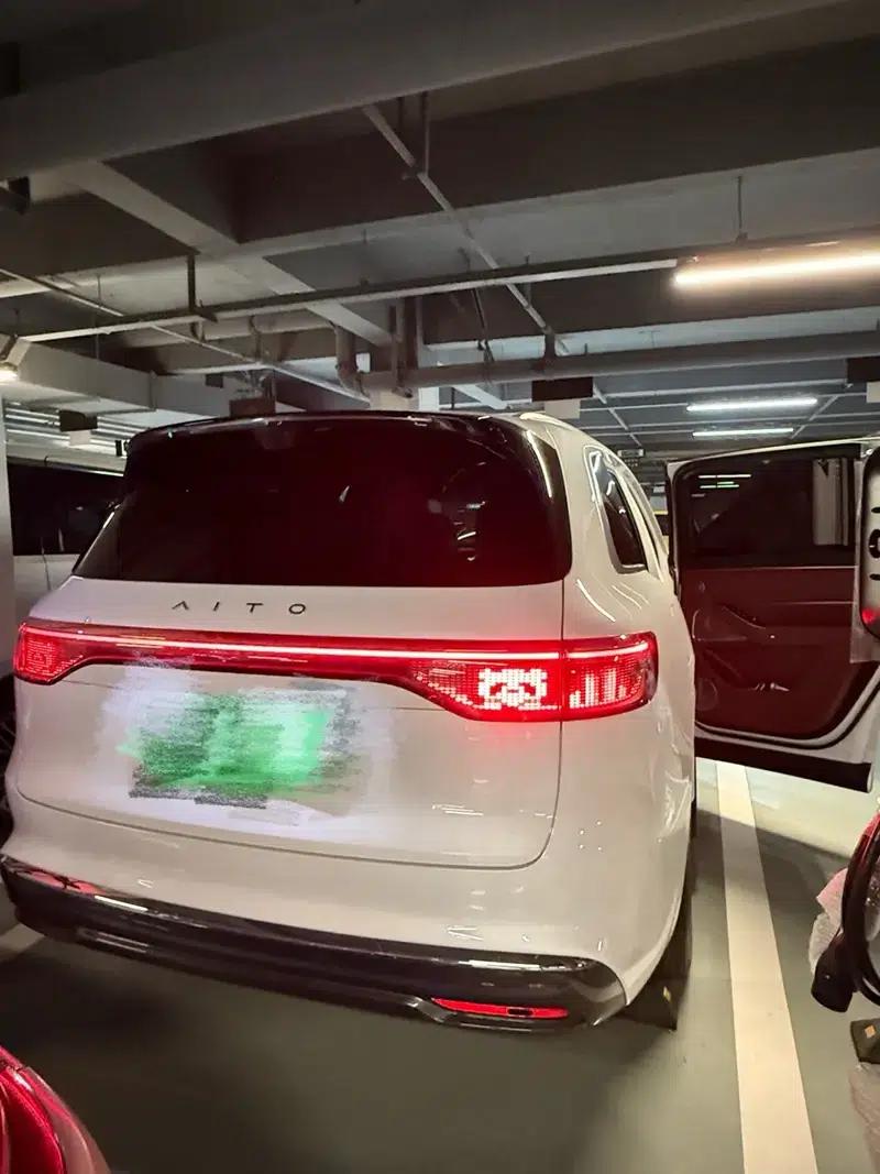 Wenjie M8 2025 Extended Range Max+ 5-Seat 4WD Version (896-line LiDAR) — миниатюра 2