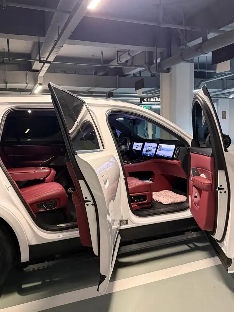 Wenjie M8 2025 Extended Range Max+ 5-Seat 4WD Version (896-line LiDAR) — миниатюра 3