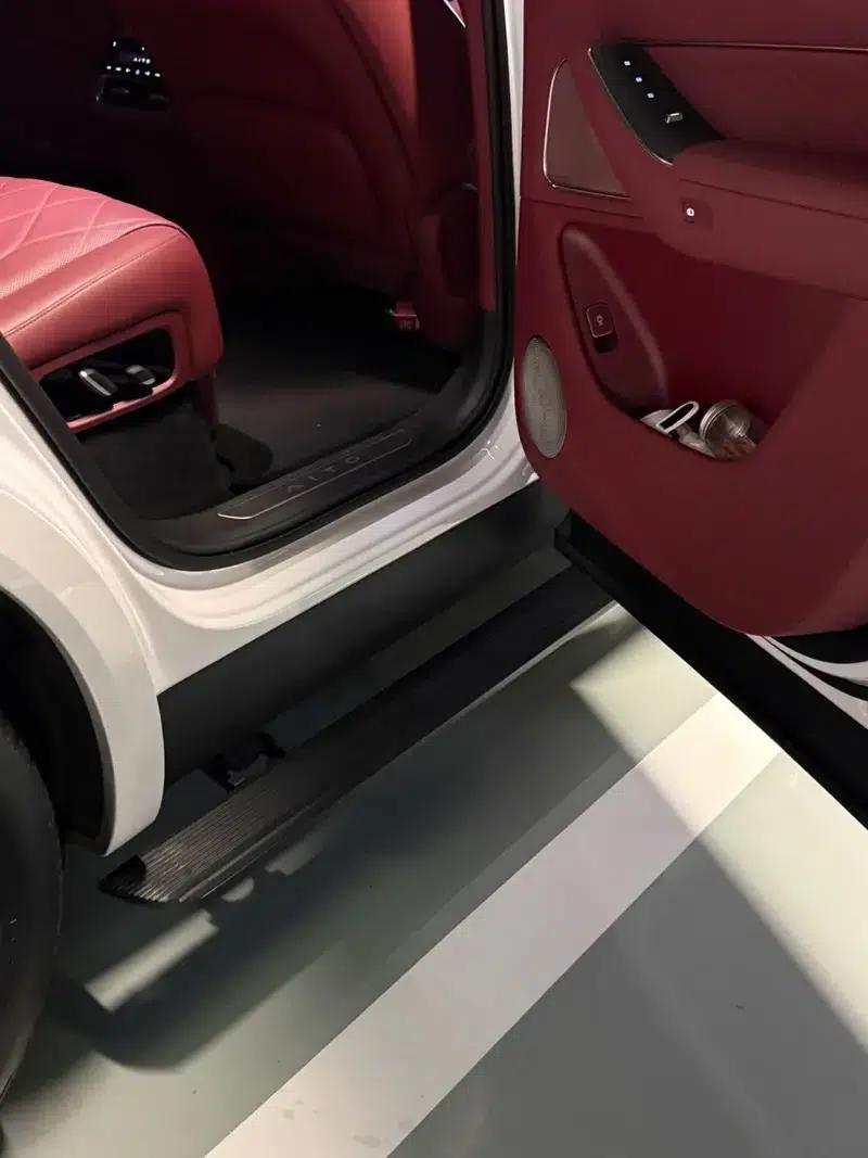 Wenjie M8 2025 Extended Range Max+ 5-Seat 4WD Version (896-line LiDAR) — миниатюра 6