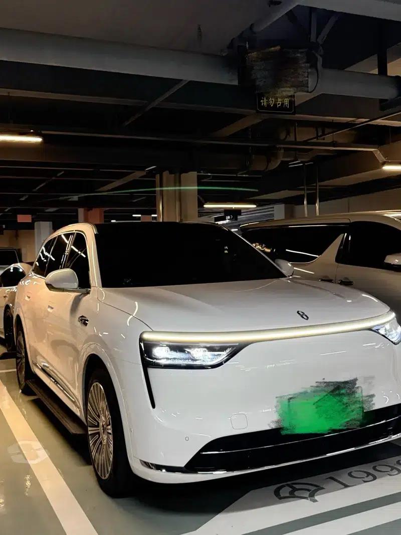 Wenjie M8 2025 Extended Range Max+ 5-Seat 4WD Version (896-line LiDAR) — миниатюра 7