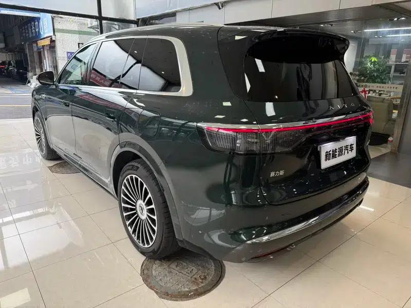 Wenjie M8 2025 Extended Range Ultra 6-Seat 4WD (192-line LiDAR) — миниатюра 4