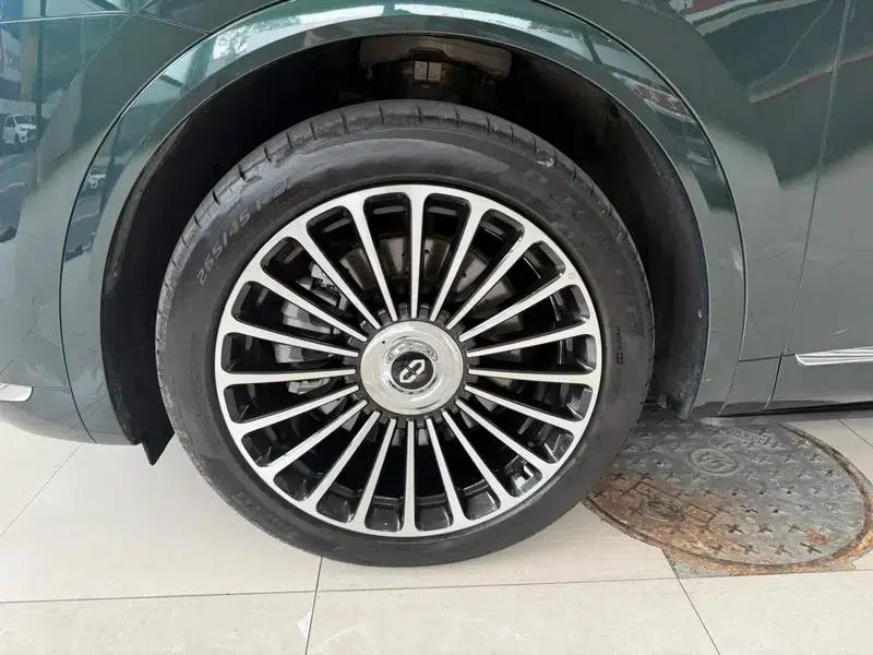 Wenjie M8 2025 Extended Range Ultra 6-Seat 4WD (192-line LiDAR) — миниатюра 6