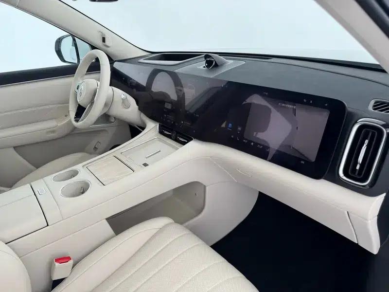 Wenjie M8 2025 Extended Range Max+ 5-Seat 4WD Version (192-line LiDAR) — миниатюра 13