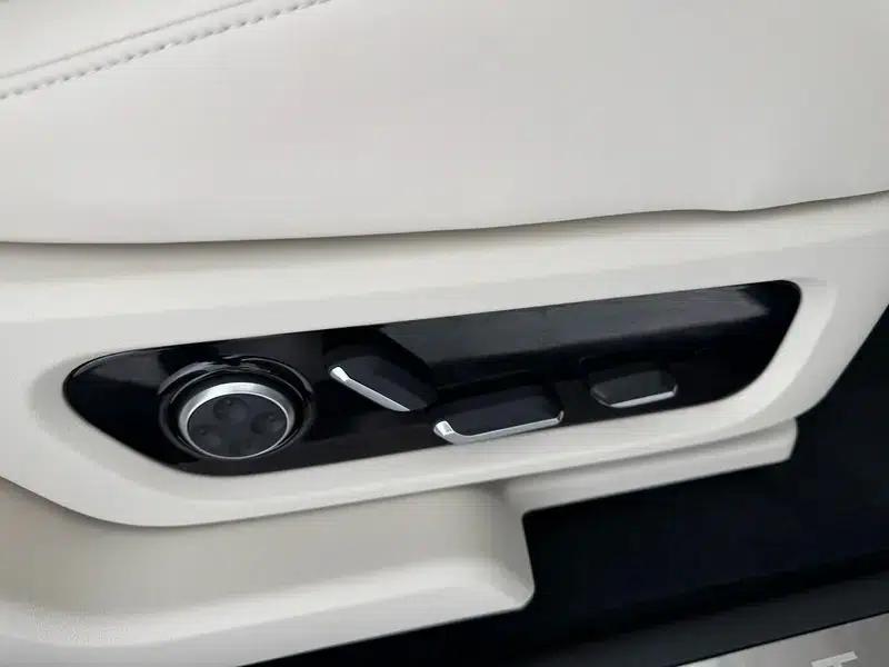 Wenjie M8 2025 Extended Range Max+ 5-Seat 4WD Version (192-line LiDAR) — миниатюра 8
