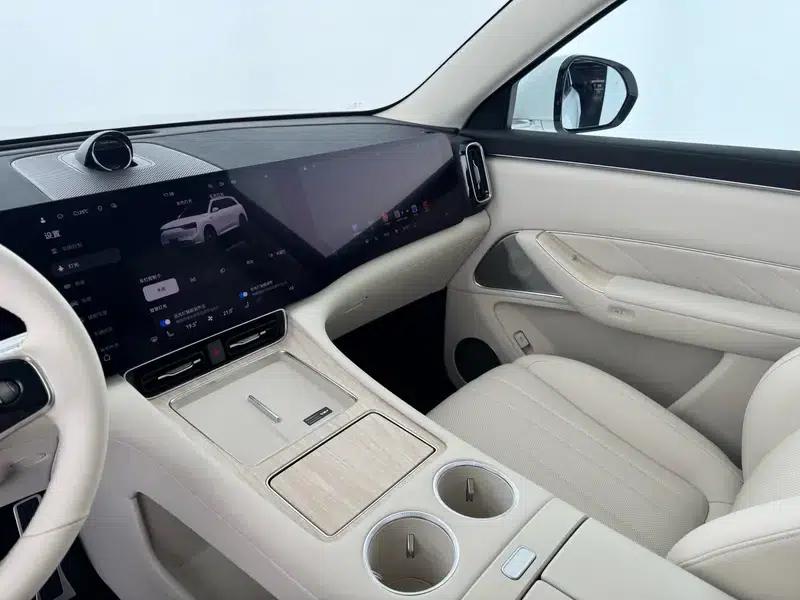 Wenjie M8 2025 Extended Range Max+ 5-Seat 4WD Version (192-line LiDAR) — миниатюра 9