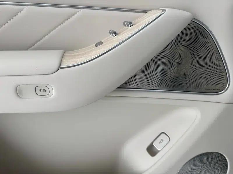 Wenjie M8 2025 Extended Range Max+ 5-Seat 4WD Version (192-line LiDAR) — миниатюра 10