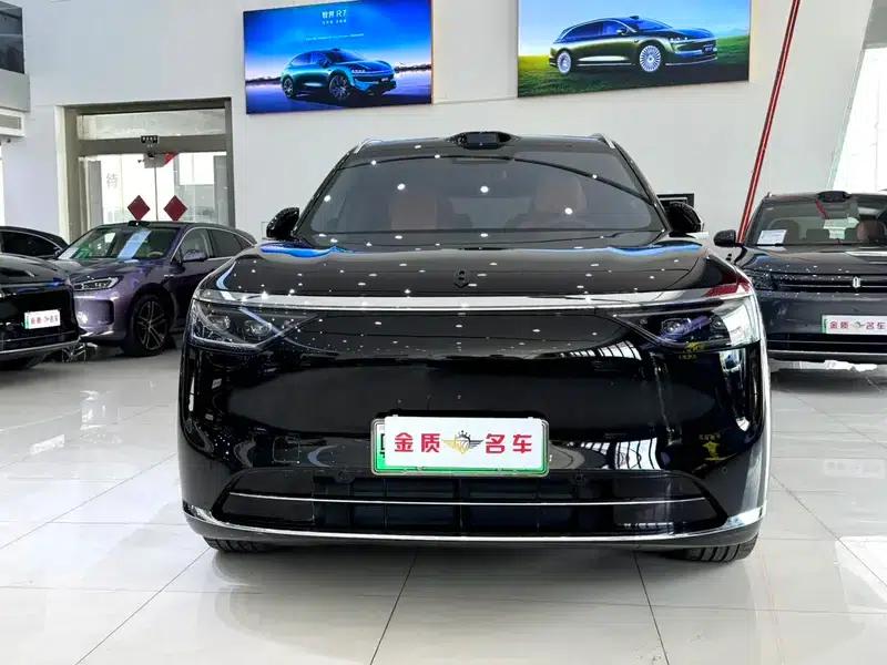 Wenjie M8 2025 Extended Range Max 6-Seat Version (192-line LiDAR) — миниатюра 2