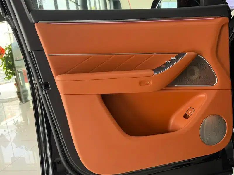Wenjie M8 2025 Extended Range Max 6-Seat Version (192-line LiDAR) — миниатюра 10