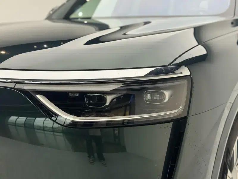 Wenjie M8 2025 Extended Range Ultra 6-Seat 4WD (192-line LiDAR) — миниатюра 12