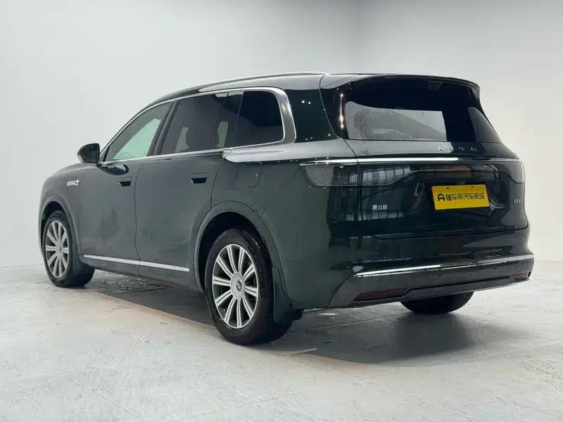 Wenjie M8 2025 Extended Range Ultra 6-Seat 4WD (192-line LiDAR) — миниатюра 5