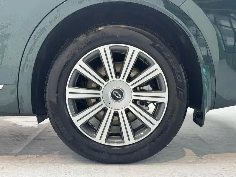 Wenjie M8 2025 Extended Range Ultra 6-Seat 4WD (192-line LiDAR) — миниатюра 9