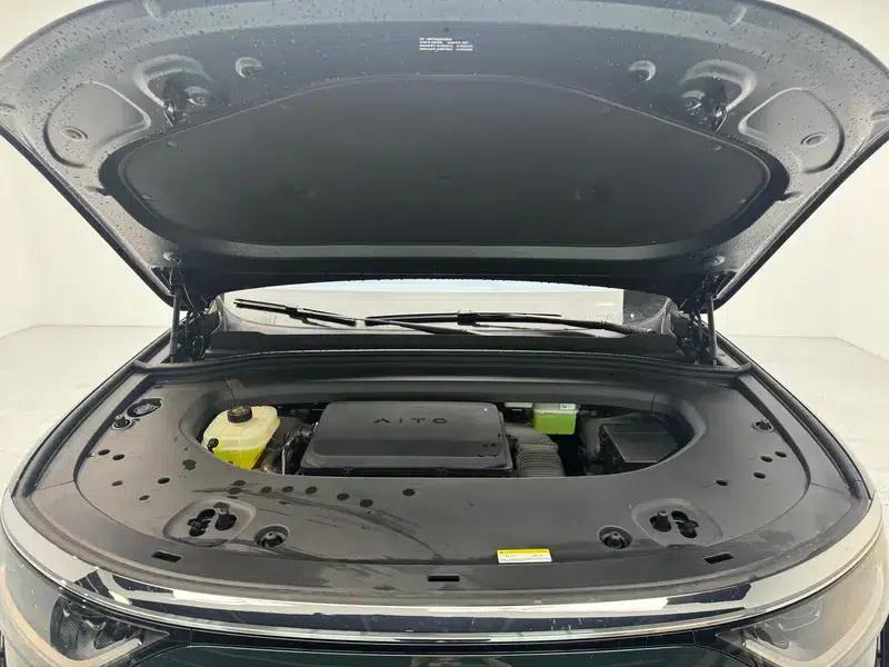 Wenjie M8 2025 Extended Range Ultra 6-Seat 4WD (192-line LiDAR) — миниатюра 10
