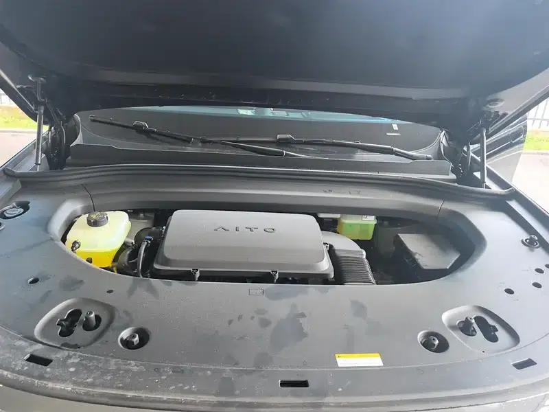 Wenjie M8 2025 Extended Range Max+ 6-Seat 4WD Version (192-line LiDAR) — миниатюра 19