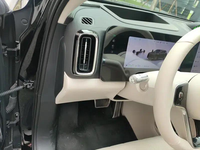 Wenjie M8 2025 Extended Range Ultra 5-Seat 4WD (192-line LiDAR) — миниатюра 13