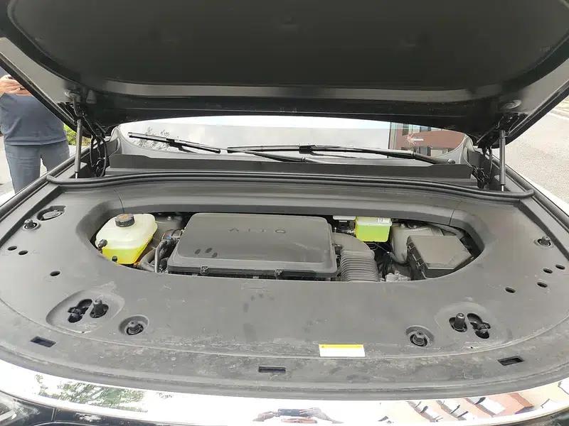 Wenjie M8 2025 Extended Range Ultra 5-Seat 4WD (192-line LiDAR) — миниатюра 19