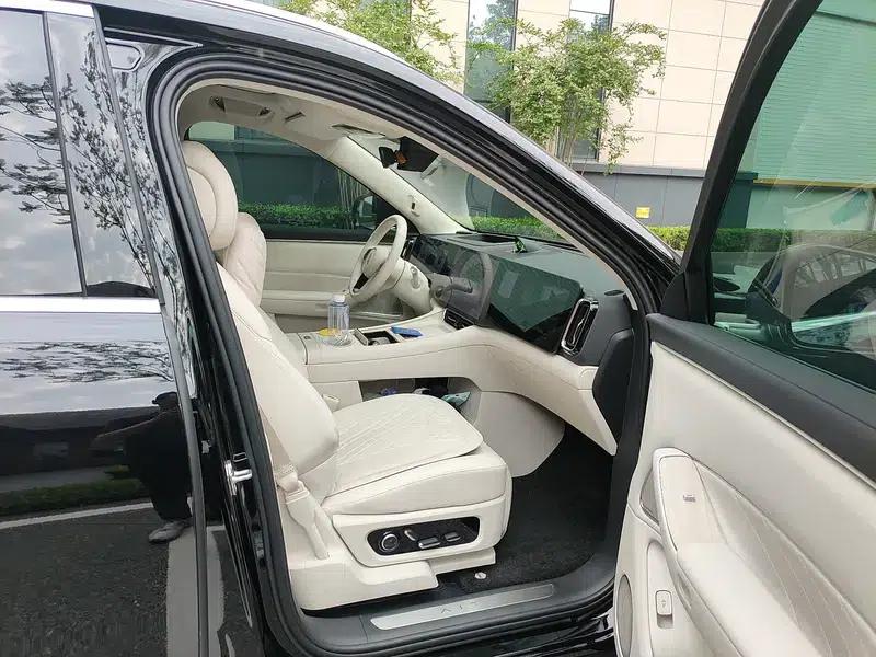 Wenjie M8 2025 Extended Range Ultra 5-Seat 4WD (192-line LiDAR) — миниатюра 8